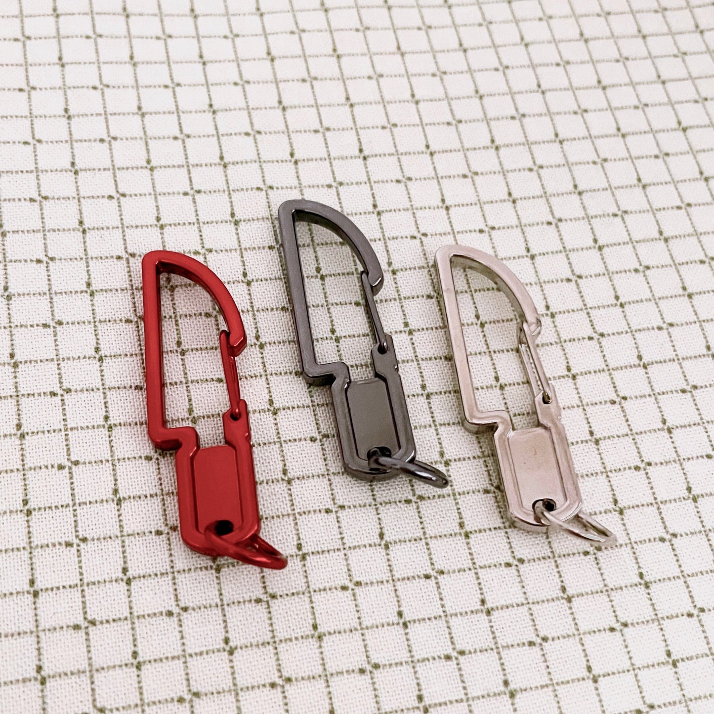 Knife shaped clasps - Stickybeaky Supplies